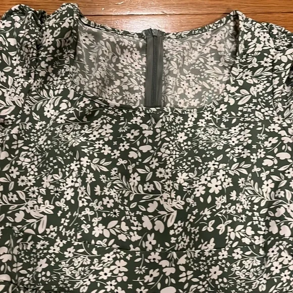 ☀️New SHEIN Ditsy Floral Print Ruffle Hem Dress XSmall - Picture 4 of 8